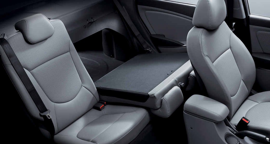 المساحة الداخلية بأكملها مع طي المقعد الخلفي الأيسر