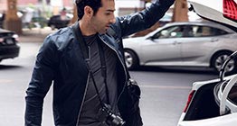 رجل يفتح إلنترا 2019