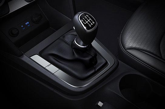 ناقل حركة يدوي بـ 6 سرعات