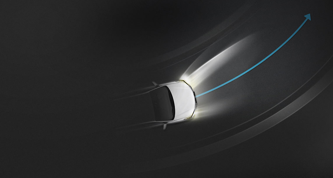 شكل توضيحي لكشاف المنحنيات الديناميكي الذي يعمل ليلًا على الطريق.