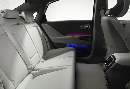 ioniq6-spacious-legroom-1