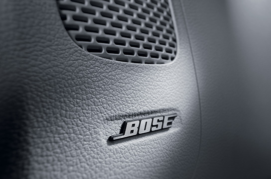 نظام صوت BOSE فاخر (خيار للسيارات الفاخرة)