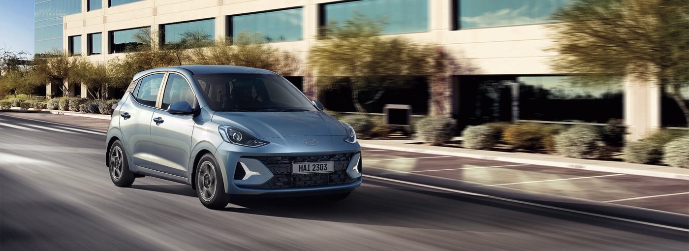 Closer view at the front part of Hyundai car with its logo and grille